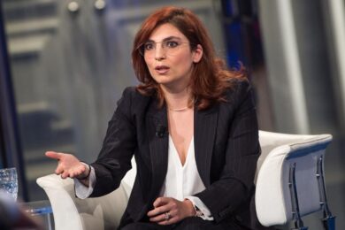 Europee, Laura Castelli si candida con Lista Libertà: la lettera al figlio