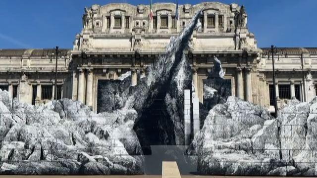 JR in Stazione Centrale, una montagna per raccontarne la storia