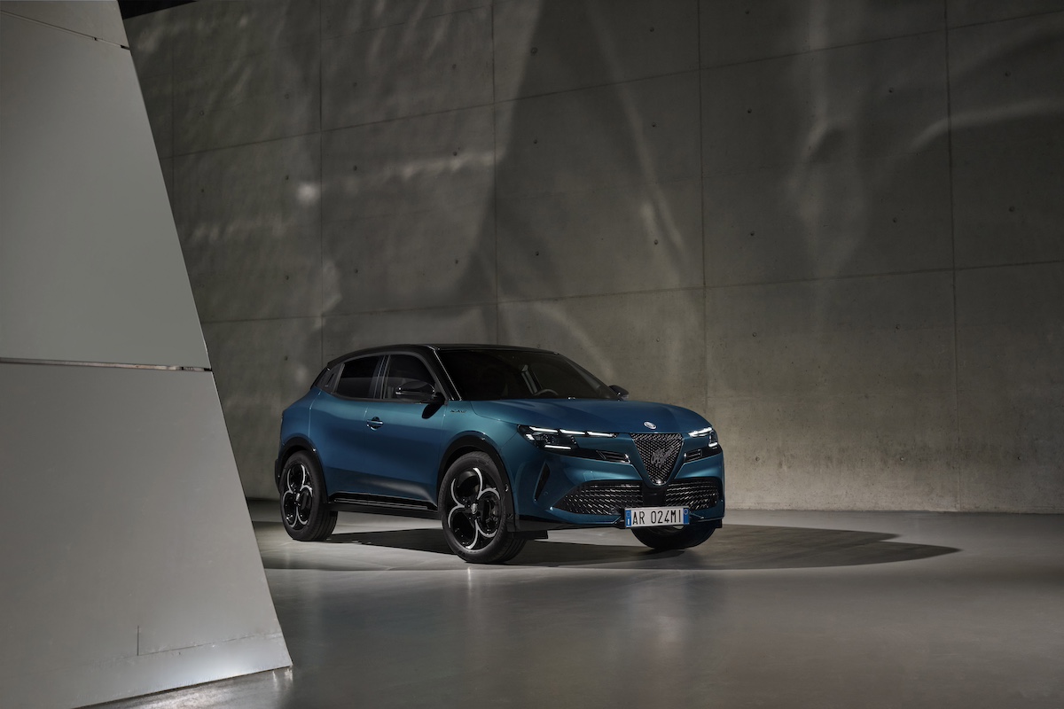 Alfa Romeo cambia il nome della nuova compatta: addio Milano, benvenuta Junior