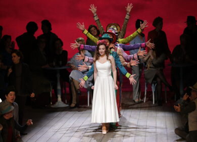 Una “Rondine” musicalmente bella ma la regia non la fa volare