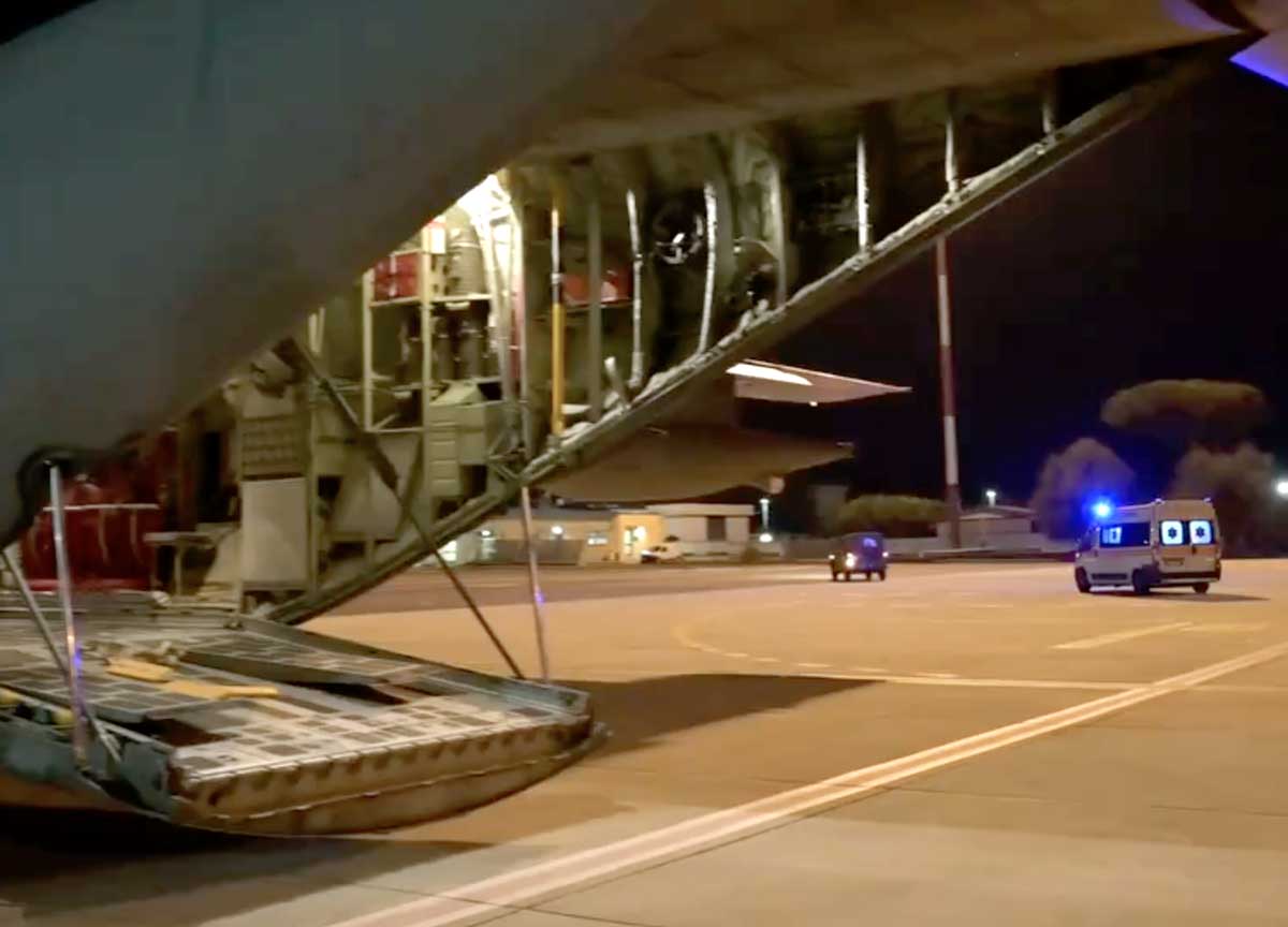 In volo da Lamezia a Roma, neonato in pericolo di vita trasportato d’urgenza In volo da Lamezia a Roma, neonato in pericolo di vita trasportato d’urgenza