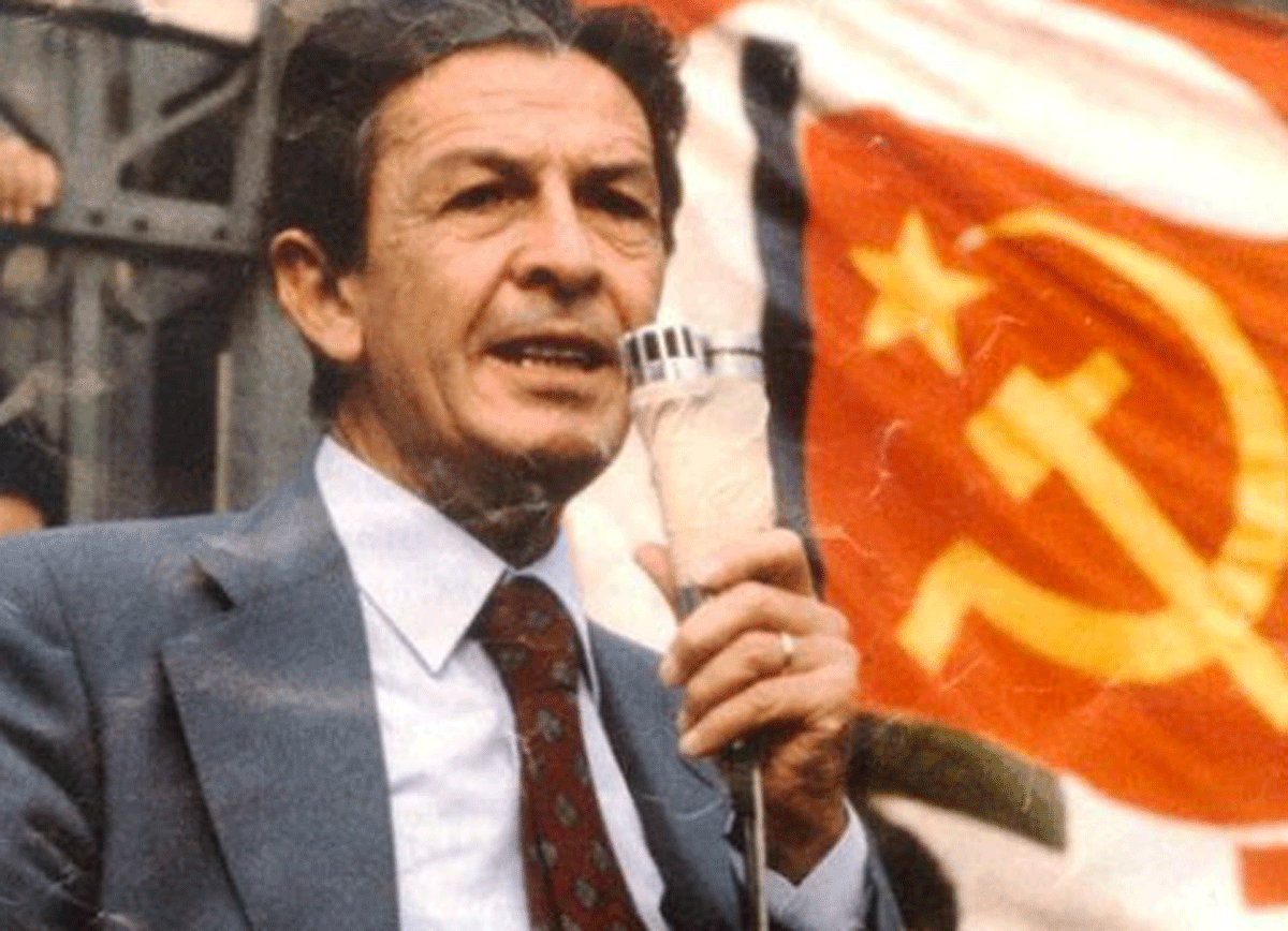 Galleria foto 'Berlinguer, il volto sulle tessere Pd. Ira dei cattolici: “Non siamo il Pci”' - foto 1