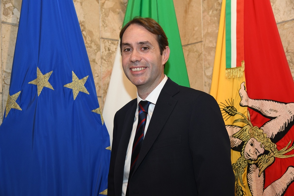 Galleria foto 'Sicilia, voto di scambio e corruzione: sospeso il vice governatore. 11 arresti' - foto 1