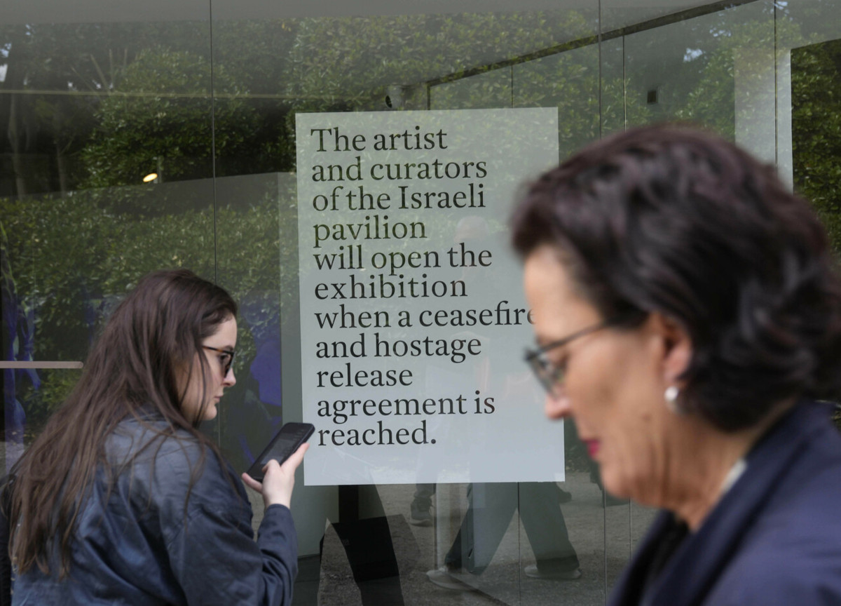 Biennale Venezia, il padiglione di Israele non apre. “Liberate gli ostaggi”