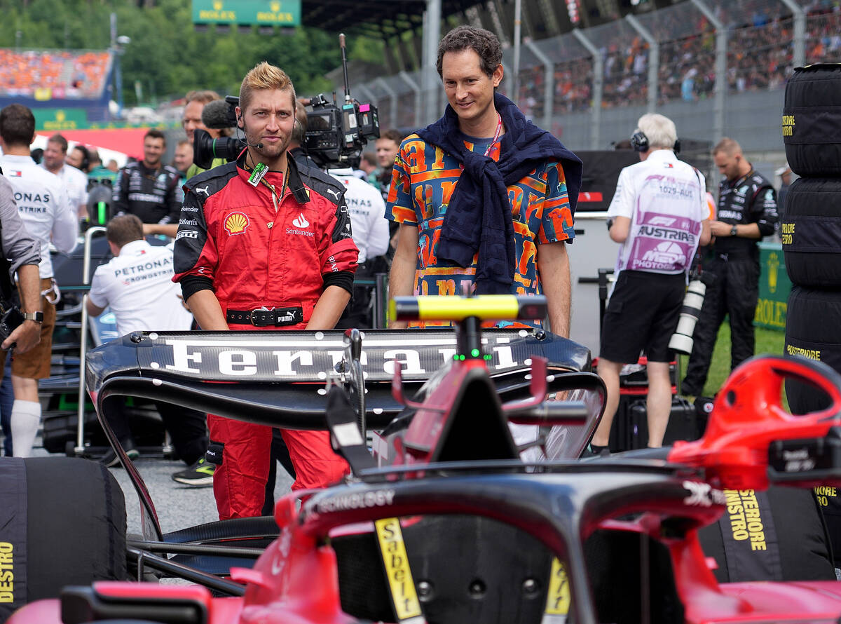 Ferrari stacca dividendi per 440 mln. Quanto incassano John e Lapo Elkann Ferrari stacca dividendi per 440 mln. Quanto incassano John e Lapo Elkann