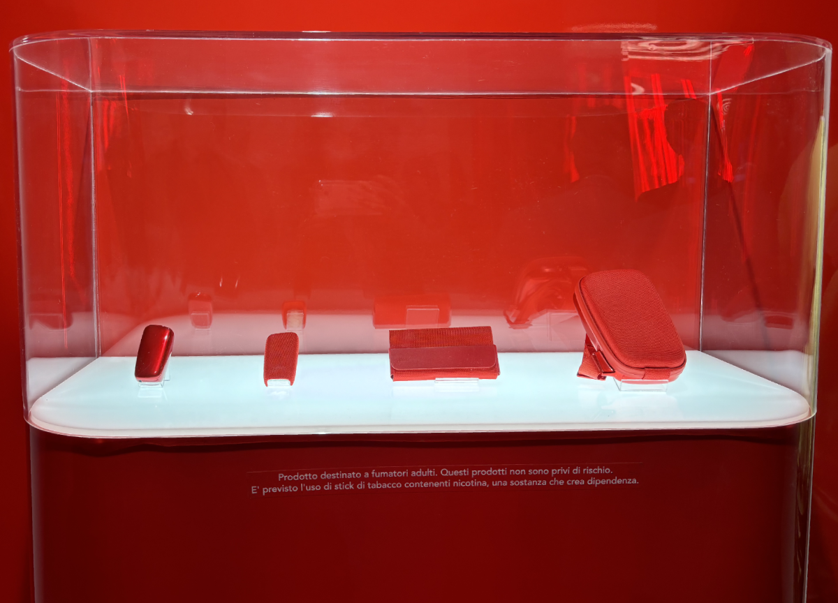 Milano Design Week 2024, JTI lancia la Ploom Special Edition Red by Ora Ïto