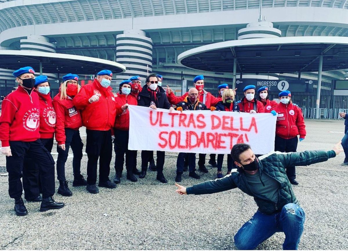 Derby della solidarietà: le curve di Milan e Inter insieme per i più bisognosi Derby della solidarietà: le curve di Milan e Inter insieme per i più bisognosi