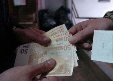 Truffa “rip deal” da 2,5 milioni a Milano: arrestati due tedeschi