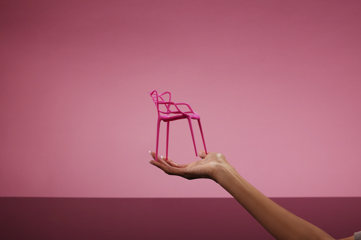 Mattel Creations presenta ‘Barbie x Kartell seating collection’