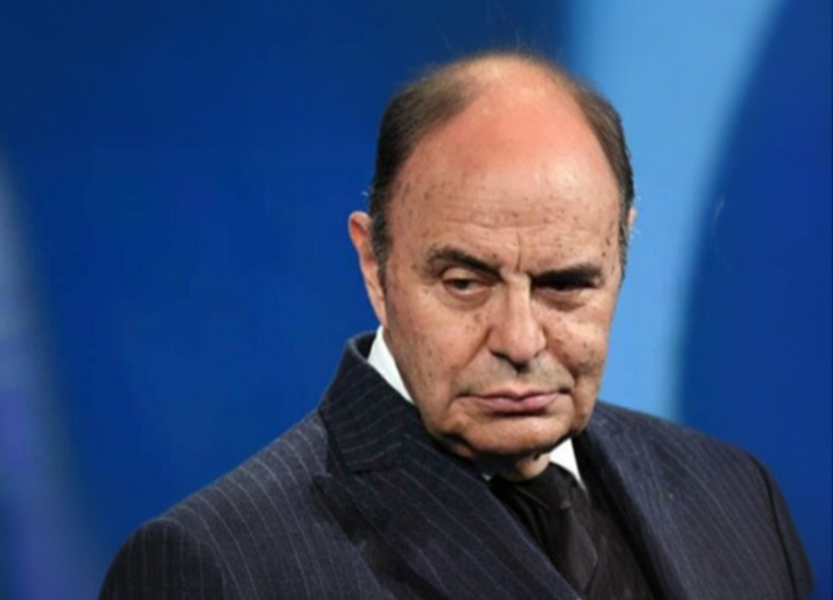 Vespa: “Berlusconi mi offrì 2mln per andare a Mediaset. Eravamo ad Arcore…” Vespa: “Berlusconi mi offrì 2mln per andare a Mediaset. Eravamo ad Arcore…”