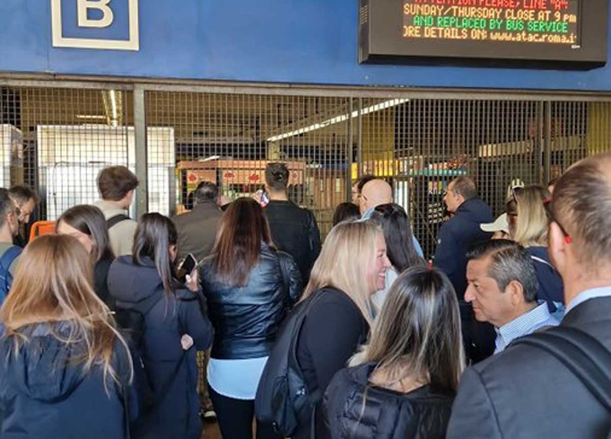 Panico a Termini linea B: treno ko, i passeggeri usano il freno d’emergenza