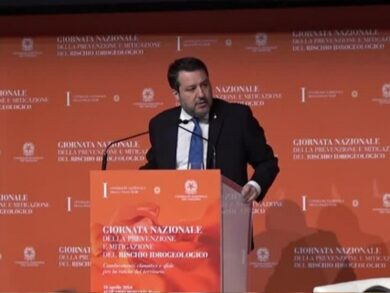 “Ponte? Non serve a nulla, prima le strade per la Sicilia”: Salvini contestato