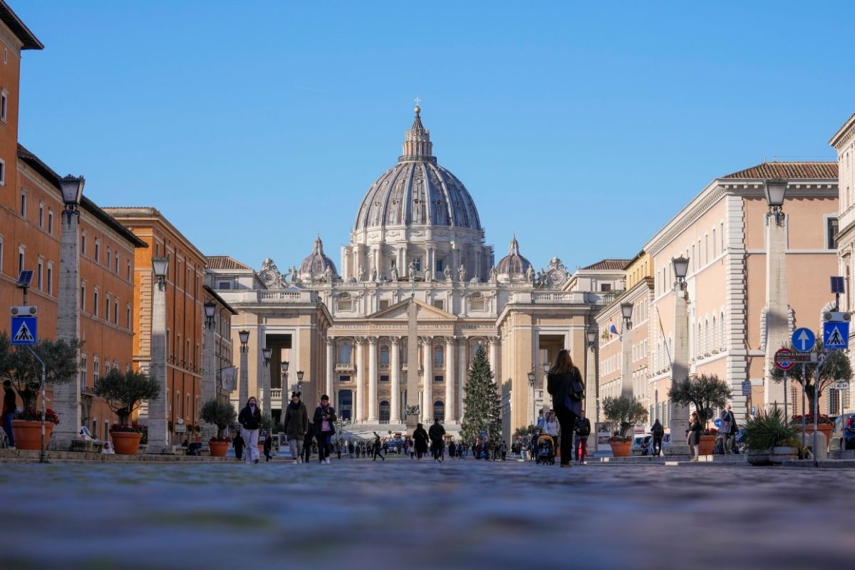Americano armato a San Pietro: bloccato e arrestato un uomo di 54 anni Americano armato a San Pietro: bloccato e arrestato un uomo di 54 anni