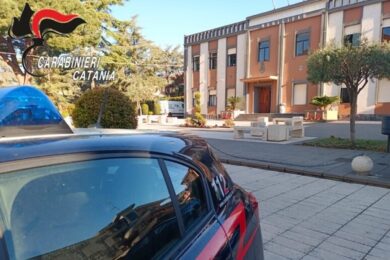 Giustizia privata/ Pedofili adescati in chat e picchiati: baby gang condannata