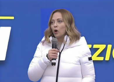 Meloni a Potenza: “La Sx simpatizza con chi aggredisce gli agenti”