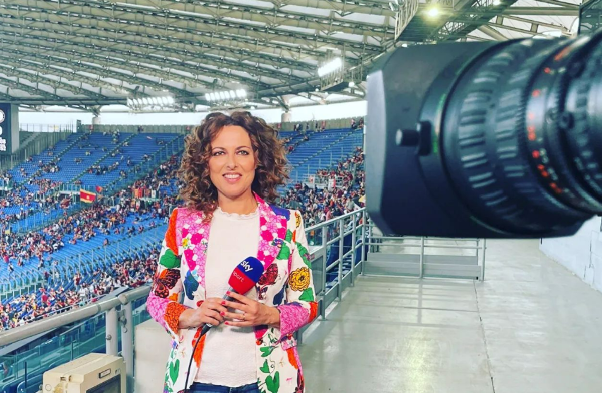Vanessa Leonardi e Italiano, il marito Maurizio Compagnoni: “Non l’ha baciata”. Chi è la giornalista di Sky