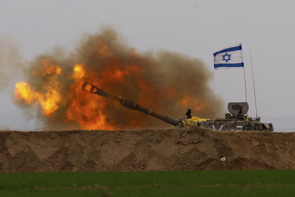 Bulldozer israeliani spianano la strada. E quando l’esercito israeliano avrà finito il lavoro a Gaza… Bulldozer israeliani spianano la strada. E quando l’esercito israeliano avrà finito il lavoro a Gaza…