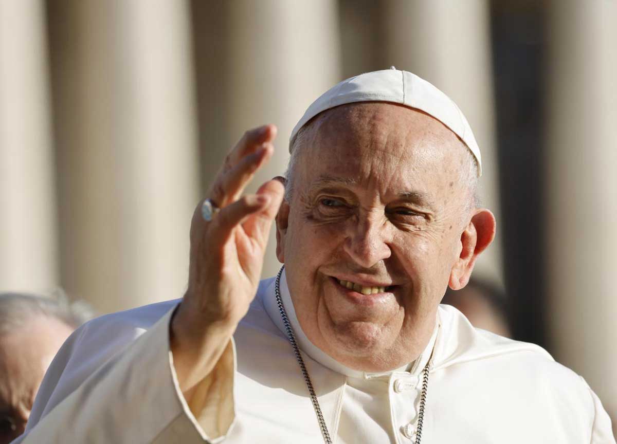 Papa Francesco fa fuori i Cardinali. La strategia per contenere il loro potere Papa Francesco fa fuori i Cardinali. La strategia per contenere il loro potere