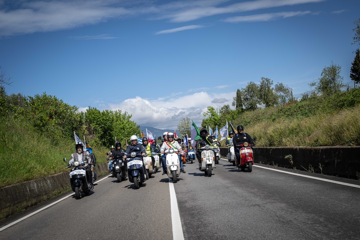 Vespa World Days: 15.000 Vespa Colorano Pontedera