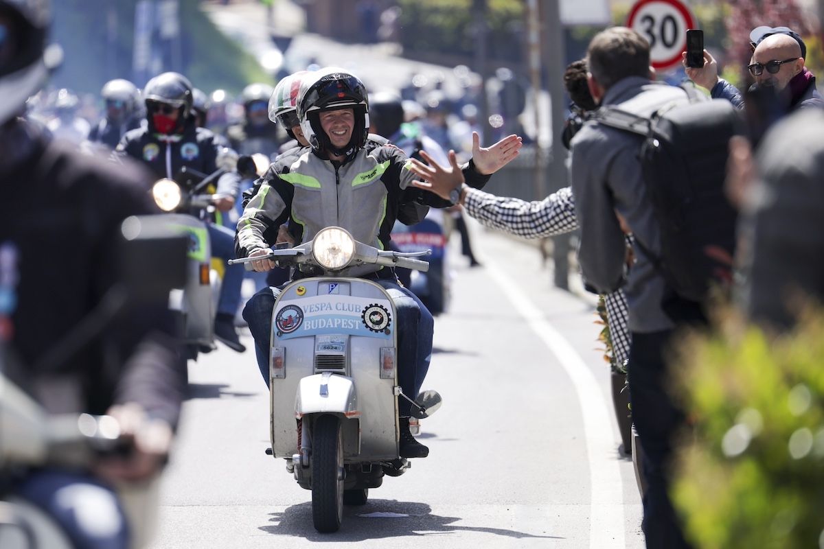 Vespa World Days: 15.000 Vespa Colorano Pontedera