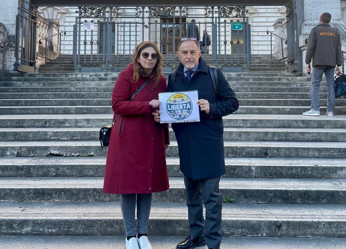 Europee, la lista di Cateno De Luca è il primo simbolo depositato al Viminale Europee, la lista di Cateno De Luca è il primo simbolo depositato al Viminale