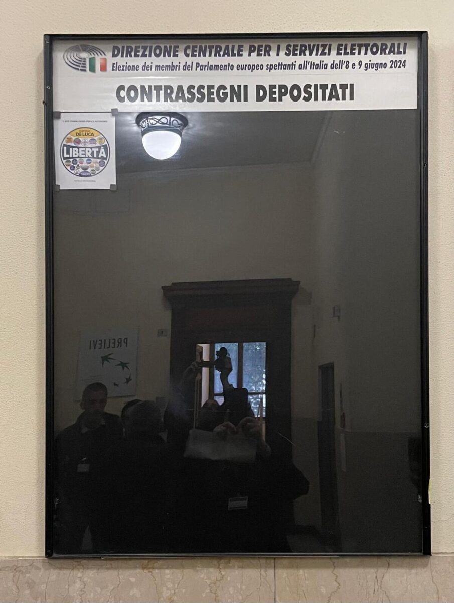 Europee, la lista di Cateno De Luca è il primo simbolo depositato al Viminale Europee, la lista di Cateno De Luca è il primo simbolo depositato al Viminale