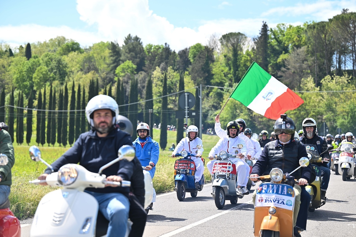 Vespa World Days 2024: oltre 30mila vespisti convergono a Pontedera Vespa World Days 2024: oltre 30mila vespisti convergono a Pontedera