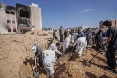 Gaza, scoperta fossa comune a Khan Younis. Resti evaporati e resi cenere
