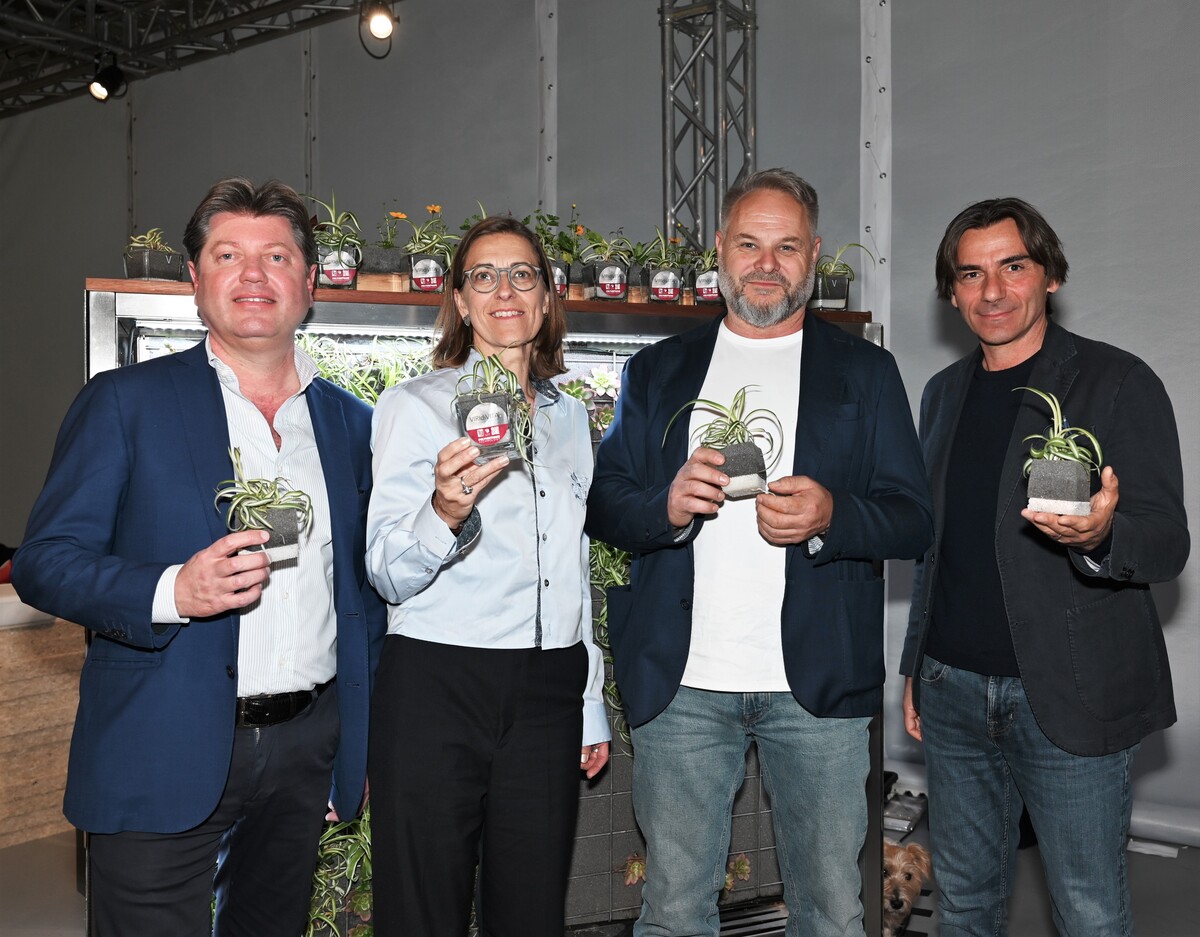 VIRIdiVITA tetti e pareti in giardini anti climate change alla Design Week VIRIdiVITA tetti e pareti in giardini anti climate change alla Design Week