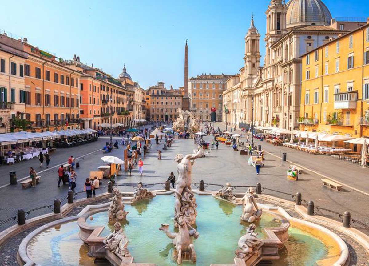 Piazza Navona, coppia fa sesso in finestra: il video spopola sui social Piazza Navona, coppia fa sesso in finestra: il video spopola sui social