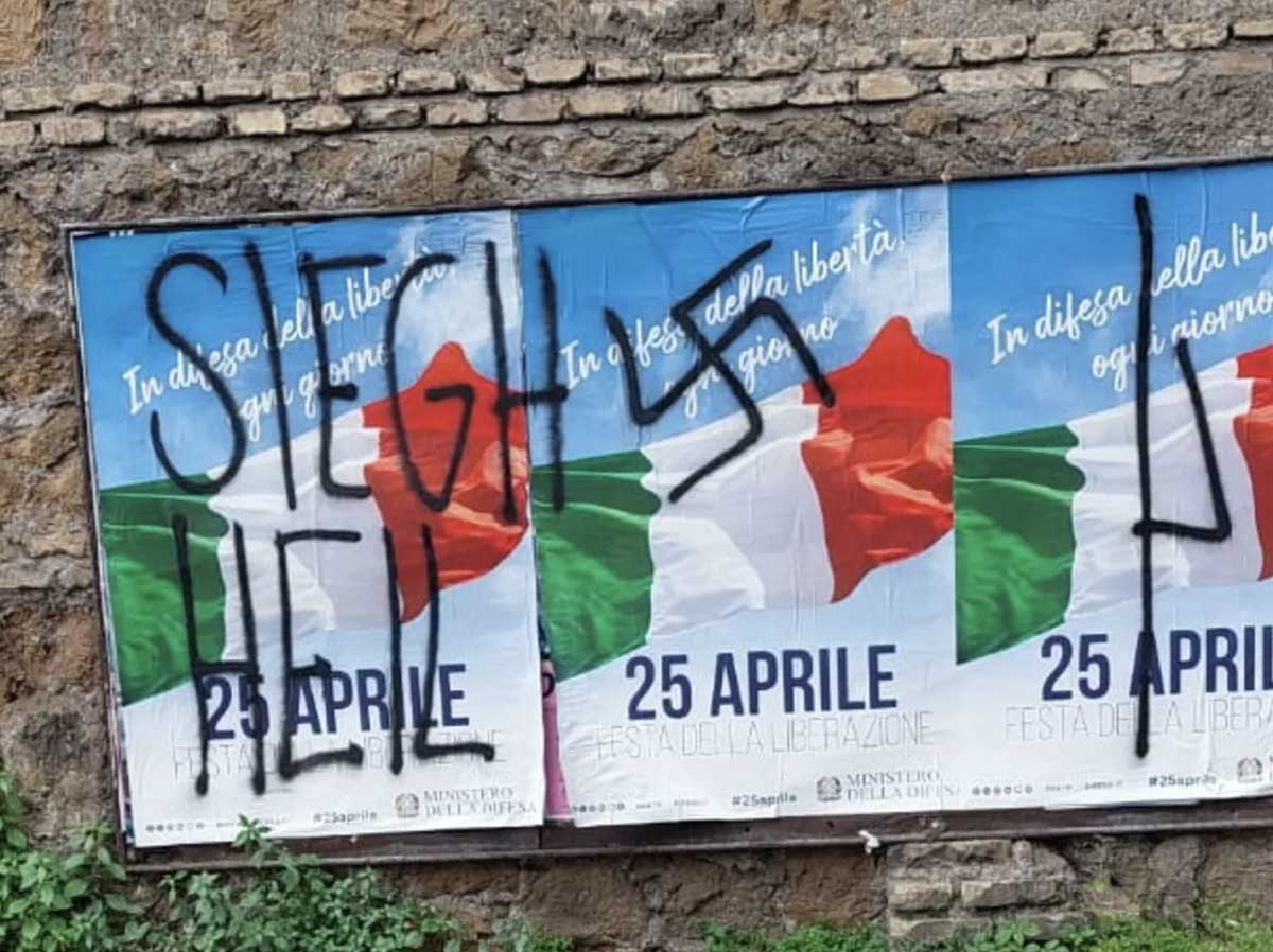 25 Aprile: Sieg Heil e simboli nazisti su manifesti per la Liberazione a Roma 25 Aprile: Sieg Heil e simboli nazisti su manifesti per la Liberazione a Roma