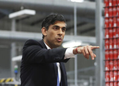 Il Regno Unito spedisce gli immigrati irregolari in Ruanda: ok al piano