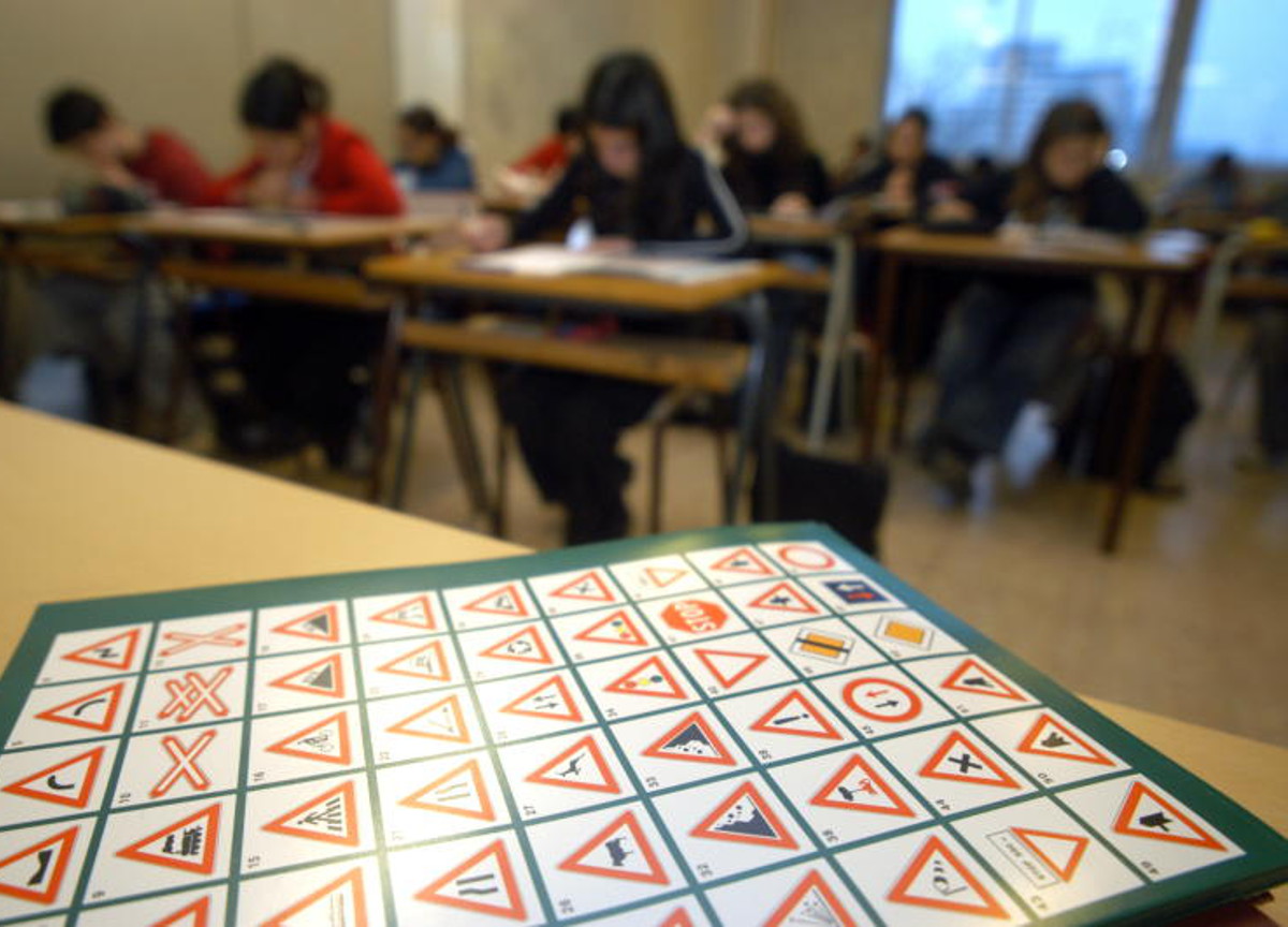 Como: all’esame per la patente con auricolare nascosto, denunciato Como: all’esame per la patente con auricolare nascosto, denunciato