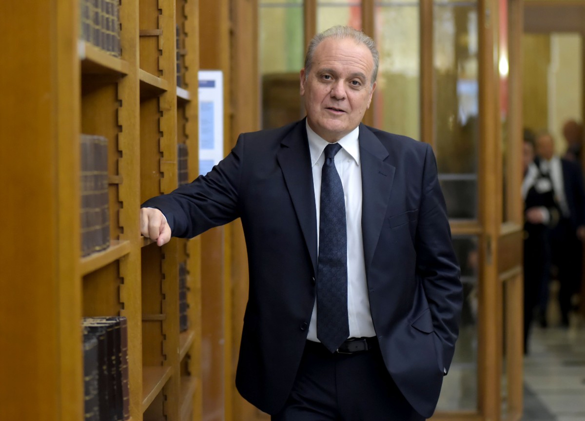 Nuovo Cda Rai: 121 candidati, la carica dei giornalisti. Tutti i nomi in corsa Nuovo Cda Rai: 121 candidati, la carica dei giornalisti. Tutti i nomi in corsa