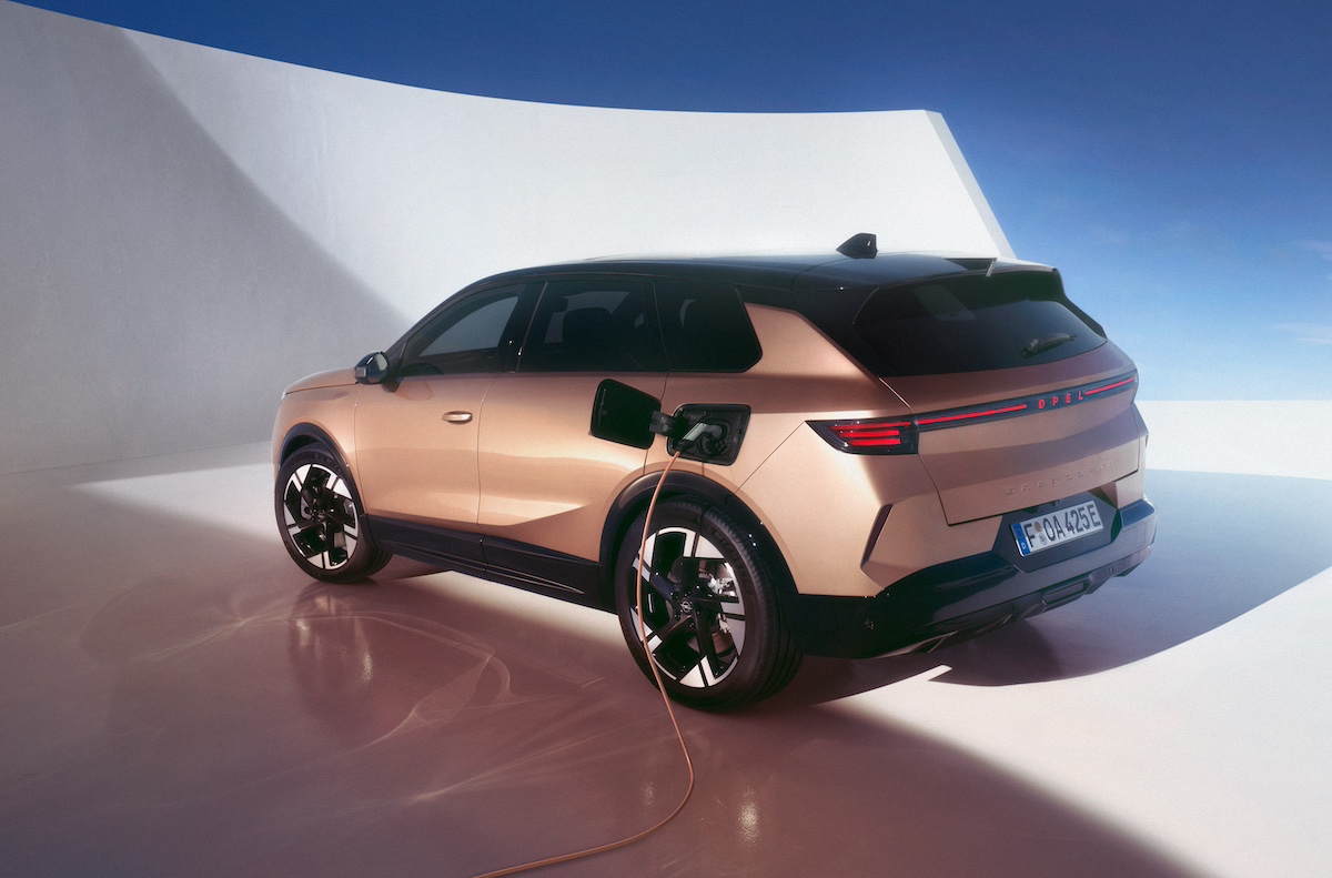Opel Grandland 2024, rivoluziona il concetto di SUV Opel Grandland 2024, rivoluziona il concetto di SUV