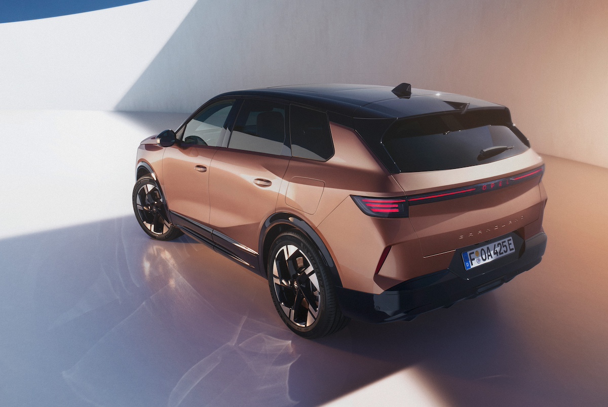Opel Grandland 2024, rivoluziona il concetto di SUV Opel Grandland 2024, rivoluziona il concetto di SUV