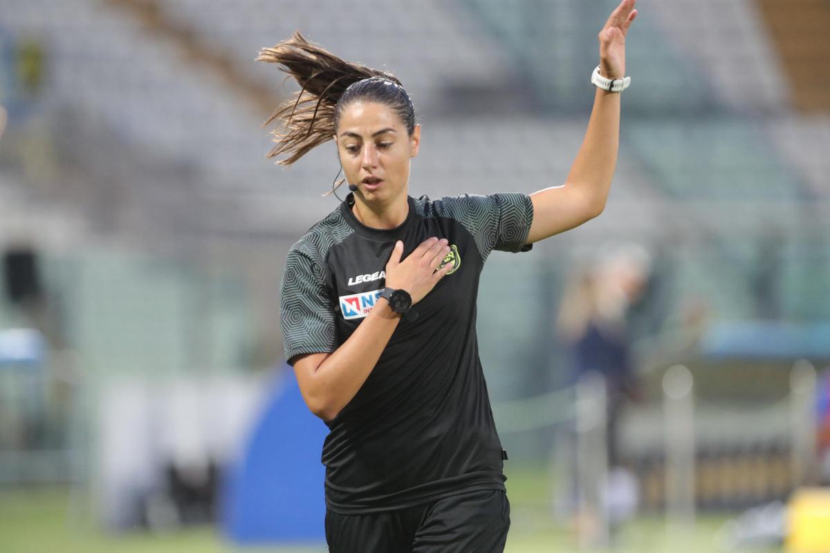 Chi sono i tre arbitri donna scelti per Inter-Torino. Svolta in serie A! Chi sono i tre arbitri donna scelti per Inter-Torino. Svolta in serie A!