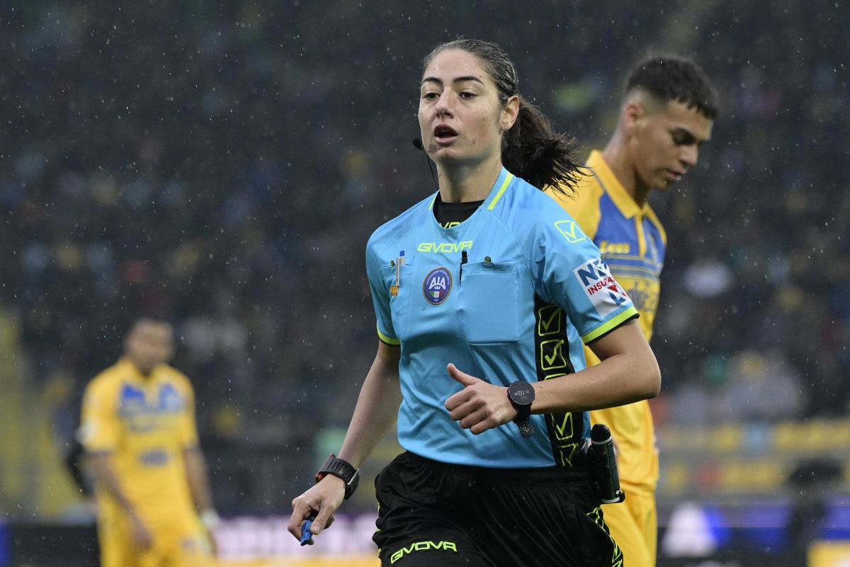 Chi sono i tre arbitri donna scelti per Inter-Torino. Svolta in serie A! Chi sono i tre arbitri donna scelti per Inter-Torino. Svolta in serie A!