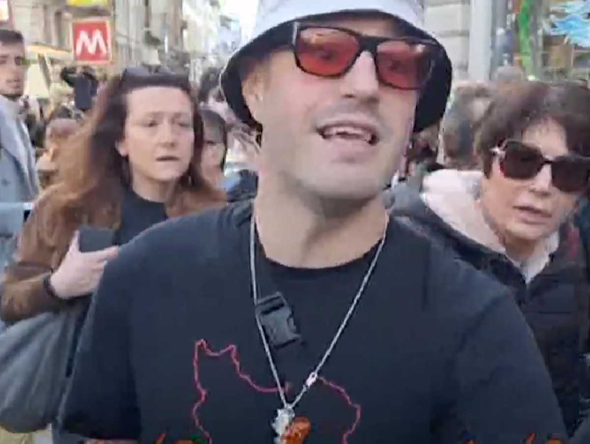 Membro brigata ebraica accoltellato a Milano: “È pulizia etnica”. VIDEO Membro brigata ebraica accoltellato a Milano: “È pulizia etnica”. VIDEO