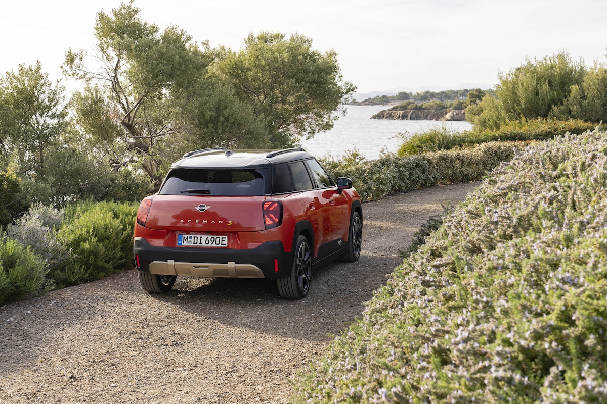 MINI Aceman: innovazione e stile nel nuovo crossover elettrico MINI Aceman: innovazione e stile nel nuovo crossover elettrico