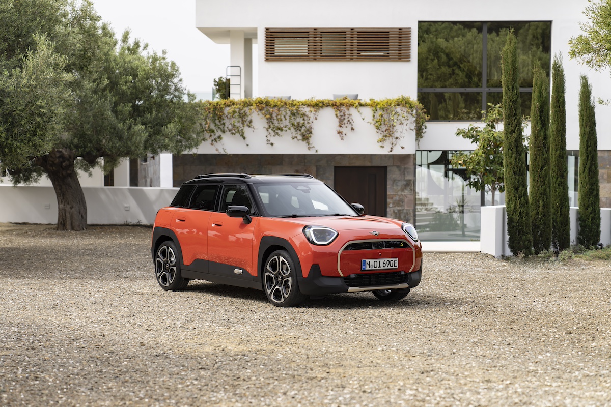 MINI Aceman: innovazione e stile nel nuovo crossover elettrico MINI Aceman: innovazione e stile nel nuovo crossover elettrico