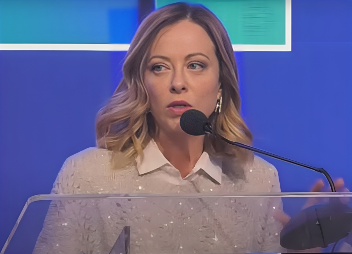 Meloni confessa ai suoi: “Non mi fido più di nessuno. Mi sento come al 41 bis”