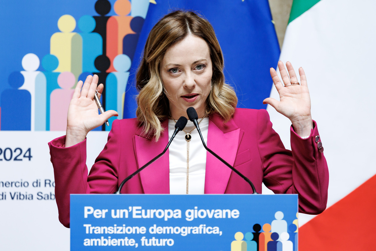 Meloni confessa ai suoi: “Non mi fido più di nessuno. Mi sento come al 41 bis”