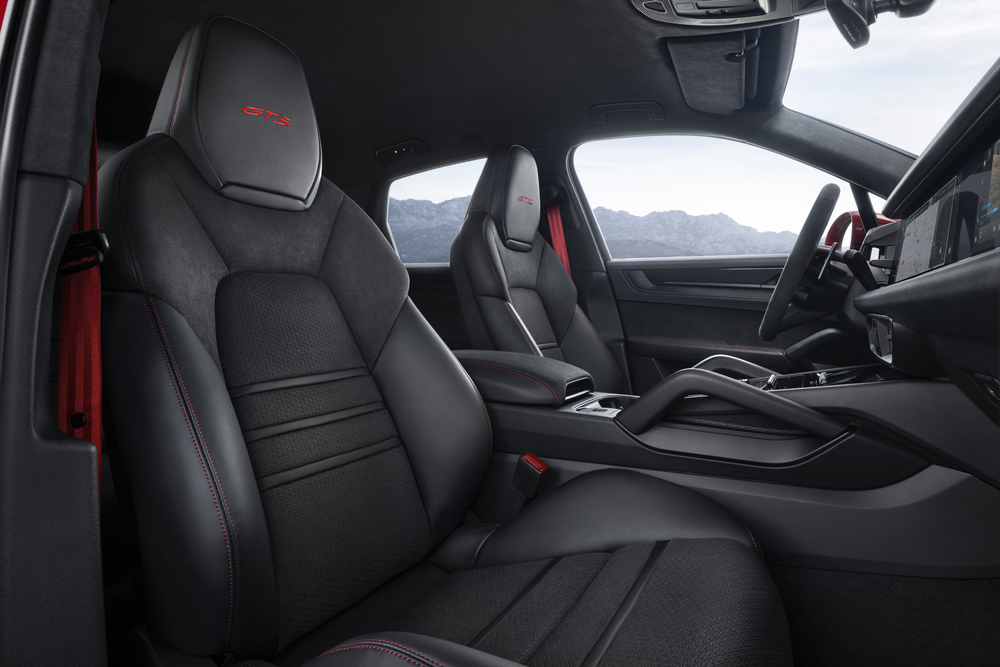 Nuova Porsche Cayenne GTS 2024: una sportiva per tutti giorni Nuova Porsche Cayenne GTS 2024: una sportiva per tutti giorni