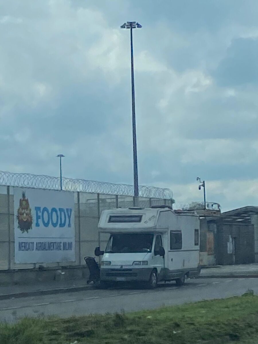 Omicidio Milano, ira residenti: “Feci e urine ovunque. Abbiamo perso dignità” Omicidio Milano, ira residenti: “Feci e urine ovunque. Abbiamo perso dignità”