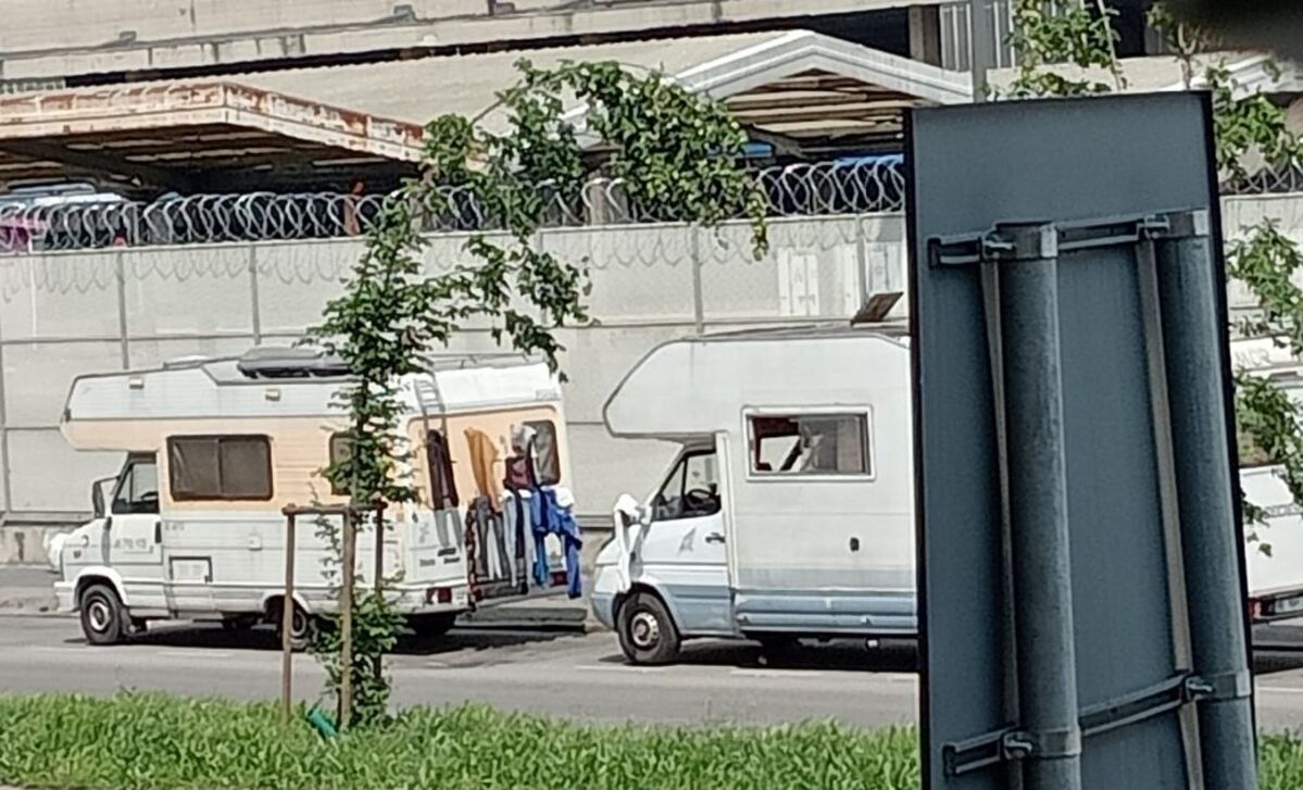 Omicidio Milano, ira residenti: “Feci e urine ovunque. Abbiamo perso dignità” Omicidio Milano, ira residenti: “Feci e urine ovunque. Abbiamo perso dignità”