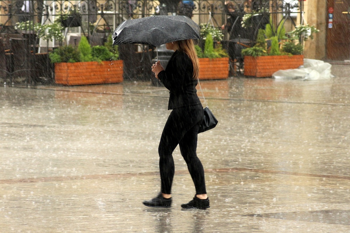 Meteo, caldo? No. Altra pioggia, grandine, freddo. Clima “strano”. E’ giallo Meteo, caldo? No. Altra pioggia, grandine, freddo. Clima “strano”. E’ giallo