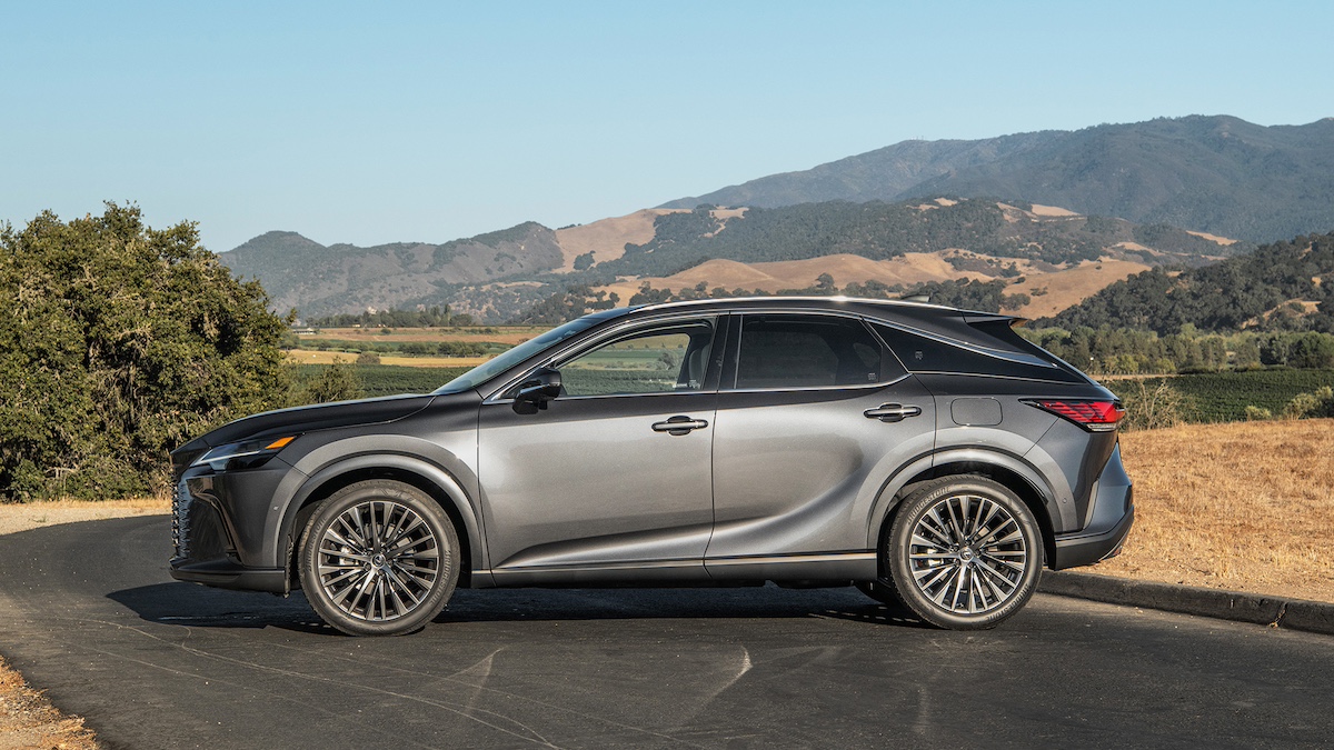 Lexus, la strada per la mobilità elettrica passa dalla tecnologia Plug-in Lexus, la strada per la mobilità elettrica passa dalla tecnologia Plug-in