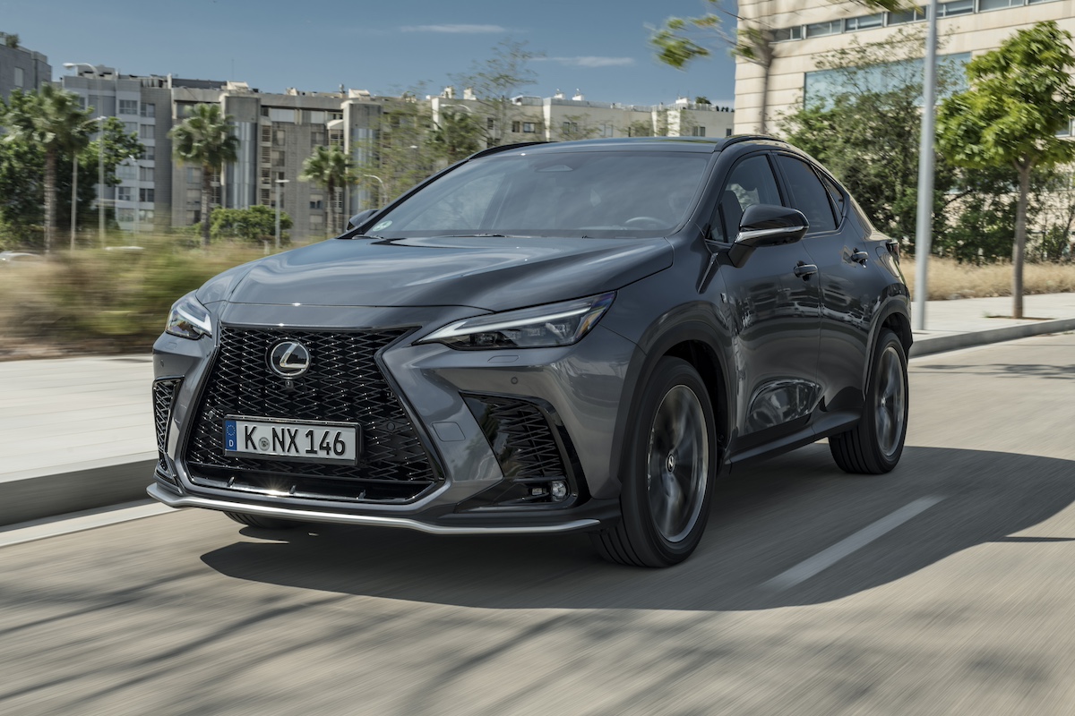 Lexus, la strada per la mobilità elettrica passa dalla tecnologia Plug-in Lexus, la strada per la mobilità elettrica passa dalla tecnologia Plug-in