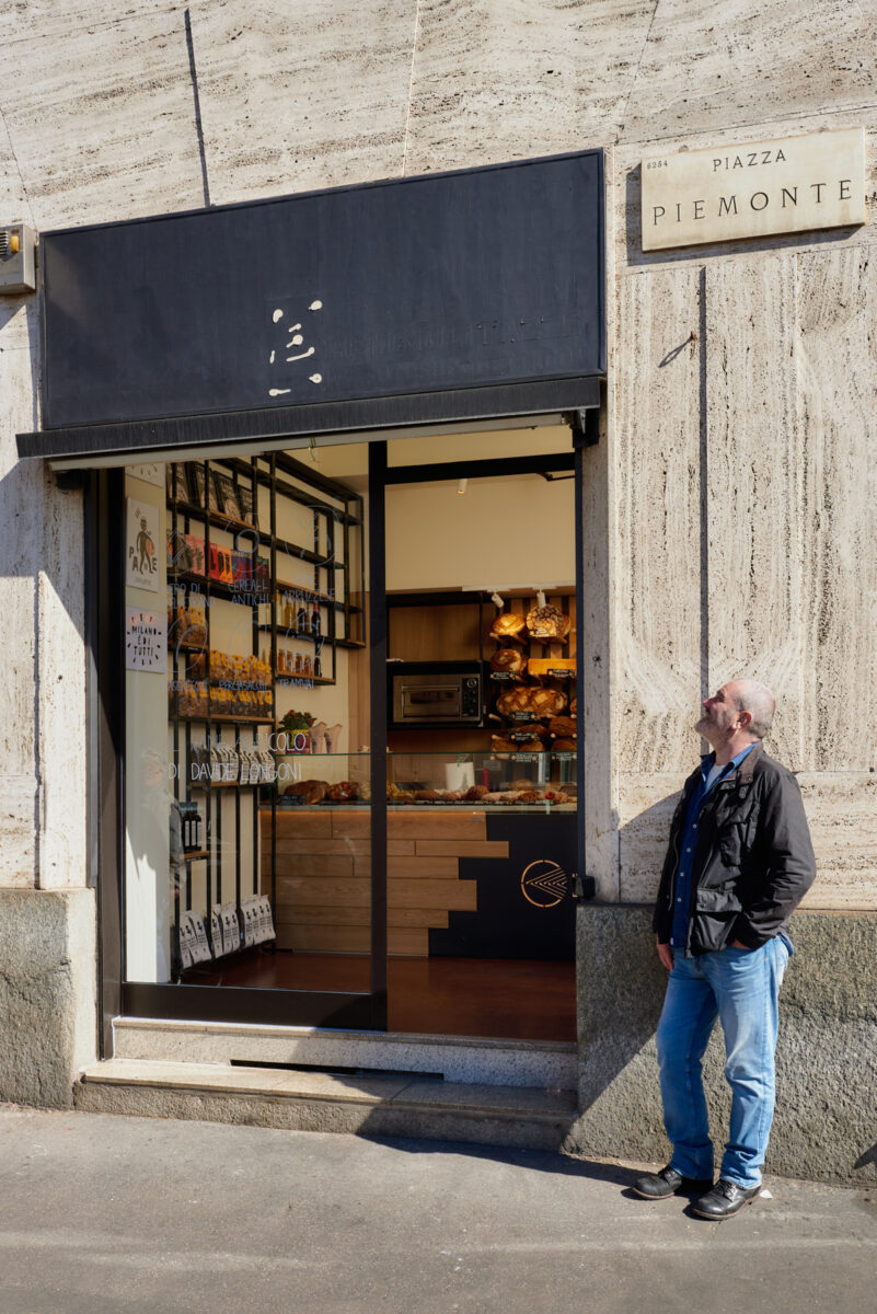 Davide Longoni inaugura il nuovo panificio in Piazza Piemonte